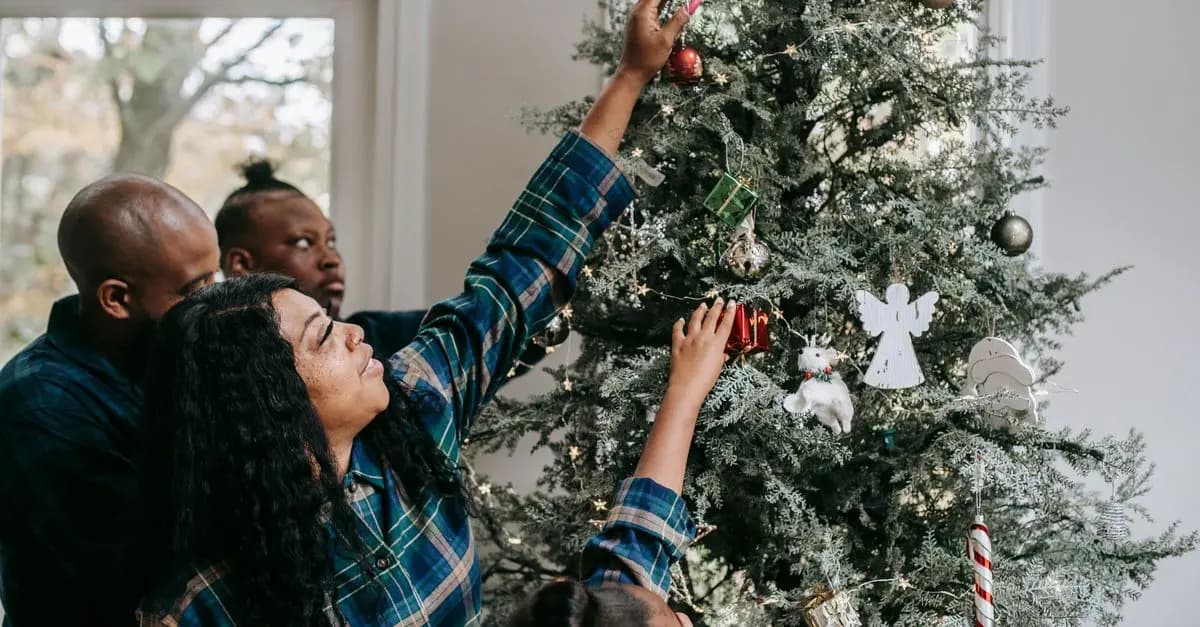 Top 10 des Activités Festives à Faire en Famille pour Noël
