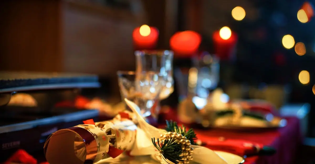 Les Meilleurs Conseils pour Organiser un Réveillon de Noël Réussi