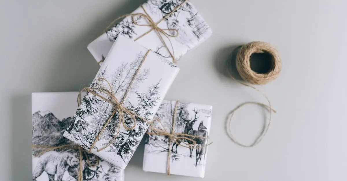 Comment Emballer vos Cadeaux de Noël Créativement
