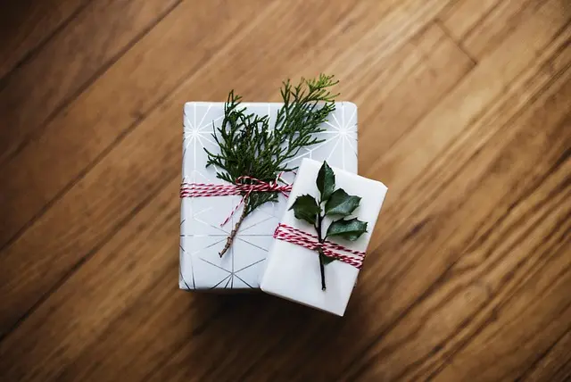 Comment Organiser un Échange de Cadeaux de Noël Réussi