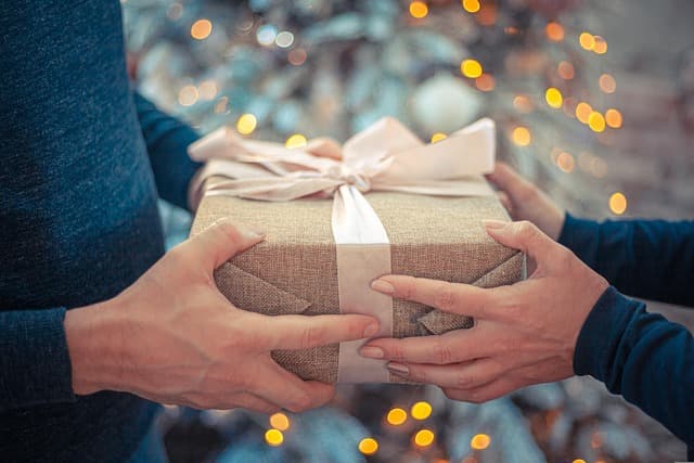 Comment Choisir le Meilleur Cadeau de Noël pour Chaque Membre de la Famille